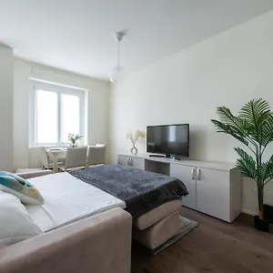 https://santa-sofia-house.italymilanhotels.net