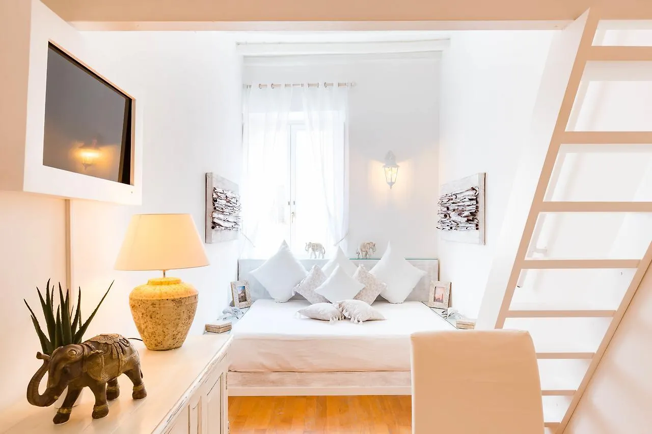 Pantheon Luxury Gold Apartment Rome Italy